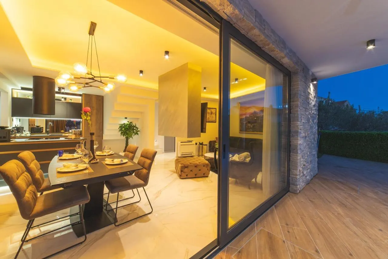 Luxury Villa Favela With Heated Pool Trogir