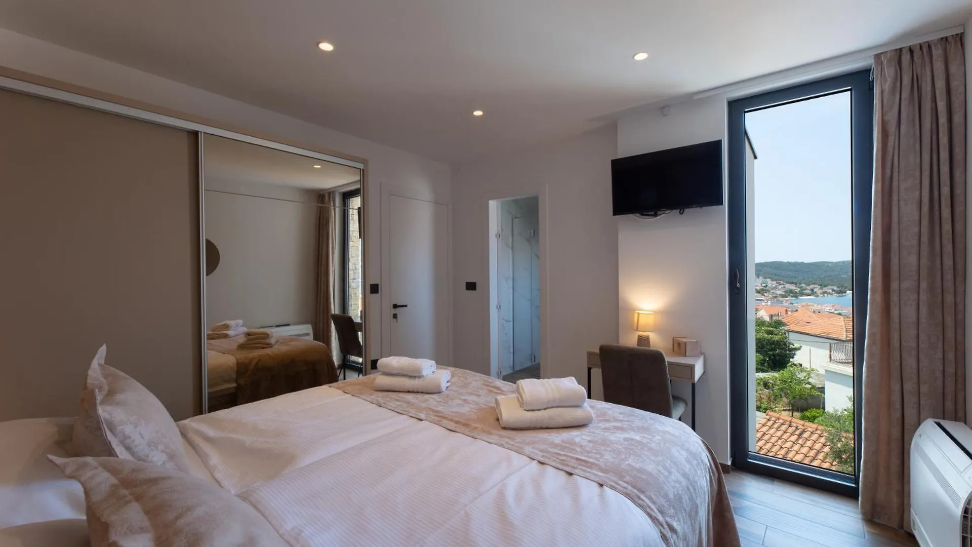 Luxury Villa Favela With Heated Pool Trogir